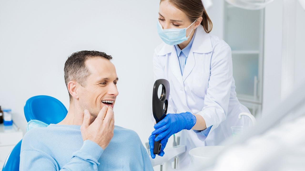 Implantes dentales, Oliver coll